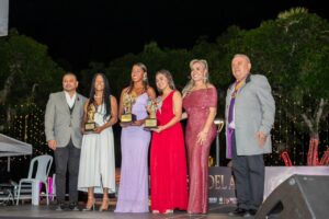 Gabriela Rueda (de vestido rojo) fue la seguna mejor deportista del año en Colombia